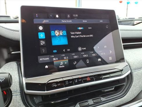 Used 2022 Jeep Compass Latitude image 16