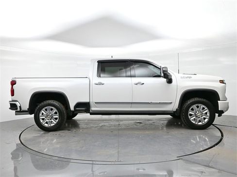 Used 2024 Chevrolet Silverado 2500 High Country w/ High Country Premium Package image 8