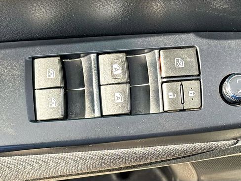 Used 2016 Toyota Highlander LE image 18