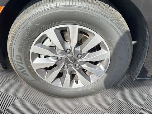 Used 2024 Chrysler Pacifica Limited FWD image 31