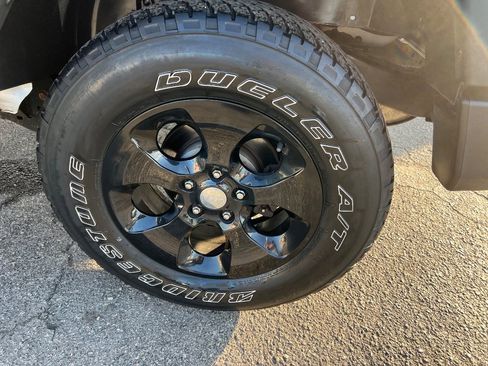 Used 2017 Jeep Wrangler Unlimited Sahara w/ Connectivity Group image 38