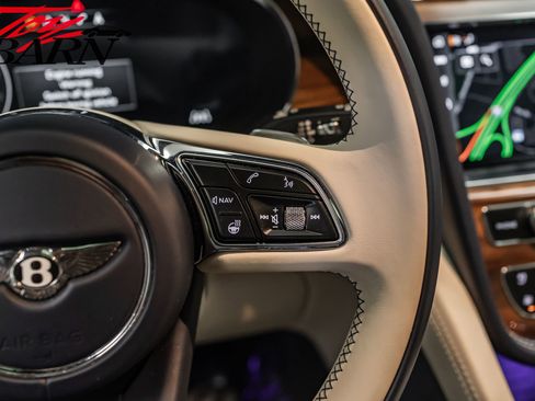 Used 2021 Bentley Bentayga image 35