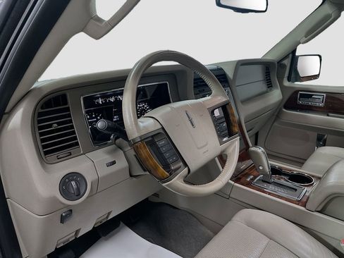 Used 2014 Lincoln Navigator 4WD image 10