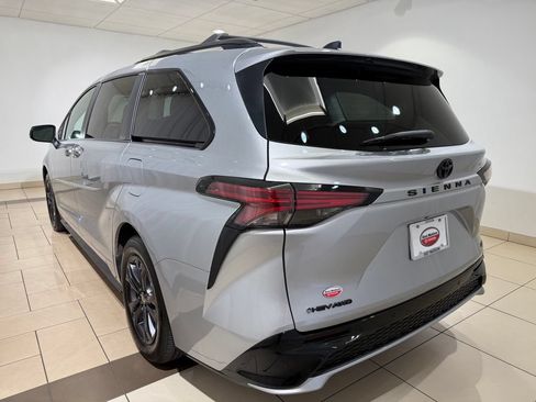 Used 2025 Toyota Sienna XSE w/ XSE Plus Package AWD/4WD image 3