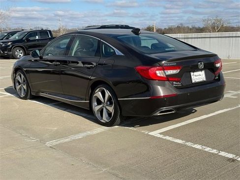 Used 2018 Honda Accord Touring image 6
