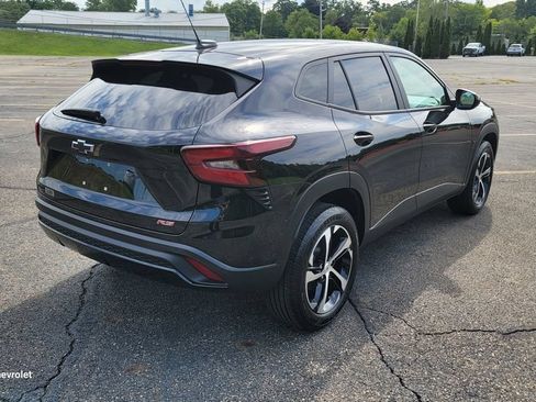 Used 2024 Chevrolet Trax RS FWD image 12