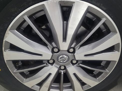 Used 2019 Nissan Pathfinder SV image 31