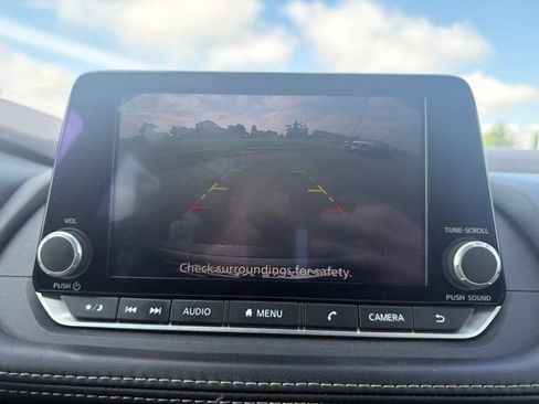 Used 2023 Nissan Rogue S FWD image 23