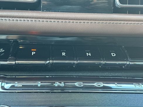 Used 2025 Lincoln Aviator Reserve w/ Jet Appearance Package image 28