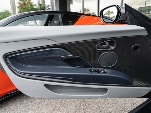 Used 2020 Aston Martin DB11 Volante RWD image 39