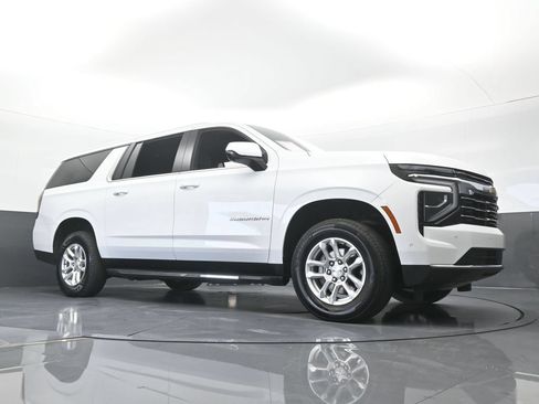 Used 2025 Chevrolet Suburban LT RWD image 69