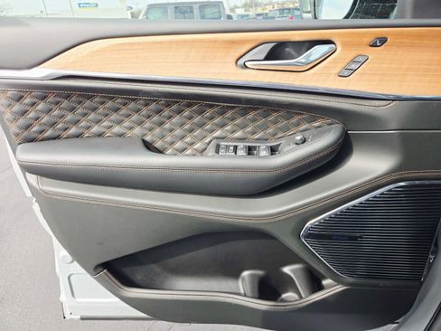 New 2026 Jeep Grand Cherokee Summit image 28