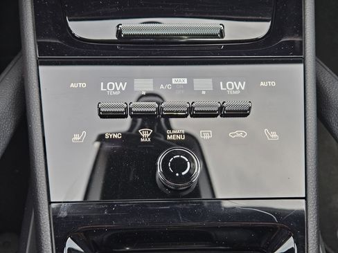 Certified 2025 Porsche Cayenne Coupe AWD/4WD image 19