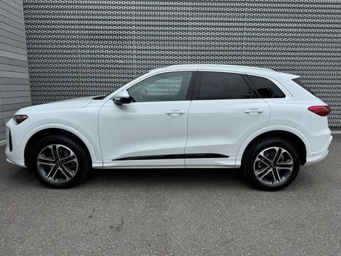 Certified 2025 Audi Q5 Premium w/ Convenience Package AWD/4WD image 2