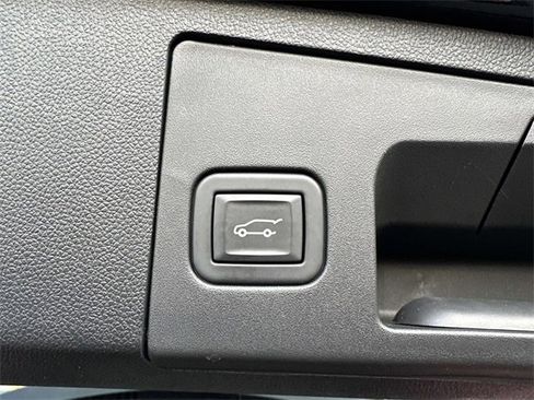 Certified 2023 Cadillac XT4 Luxury w/ Cold Weather Package image 28