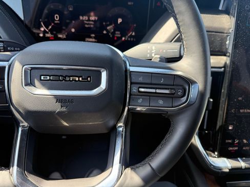 Used 2025 GMC Yukon XL Denali AWD/4WD image 20