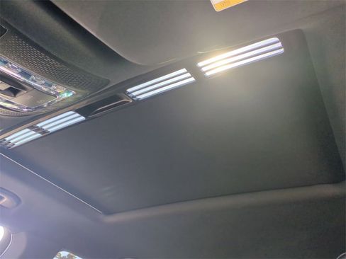 Used 2021 Mercedes-Benz GLE 350 4MATIC w/ Premium Package image 21