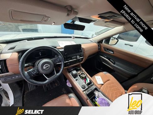 Used 2025 Nissan Pathfinder Platinum AWD/4WD image 6
