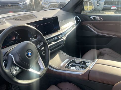 Used 2024 BMW X5 xDrive40i w/ Premium Package image 16