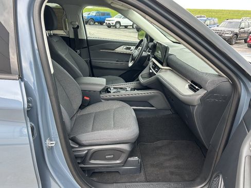 Used 2025 Ford Explorer Active AWD/4WD image 20