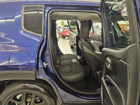 Used 2018 Jeep Renegade Altitude FWD image 11