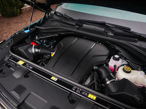 Used 2025 Land Rover Range Rover SV image 46