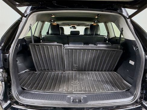 Used 2019 Toyota Highlander XLE image 20