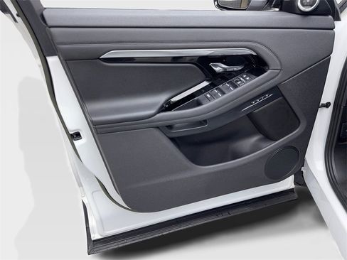 Used 2023 Land Rover Range Rover Evoque SE image 31