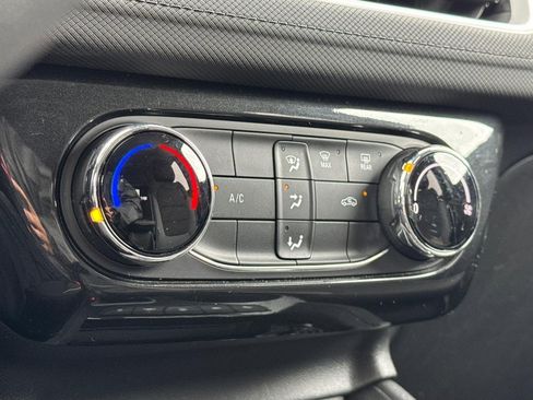 Used 2025 Chevrolet TrailBlazer LT FWD image 16