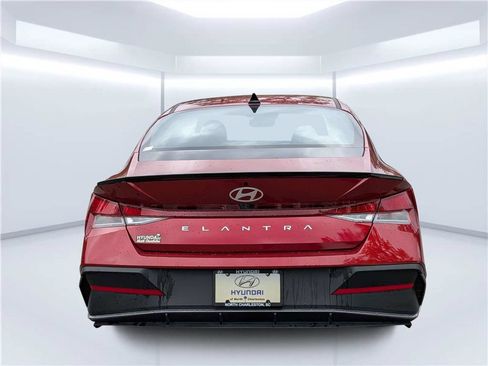 Used 2025 Hyundai Elantra Sport FWD image 5