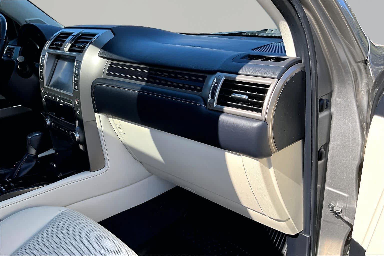 Used 2020 Lexus GX 460 Premium w/ Premium Package AWD/4WD image 18