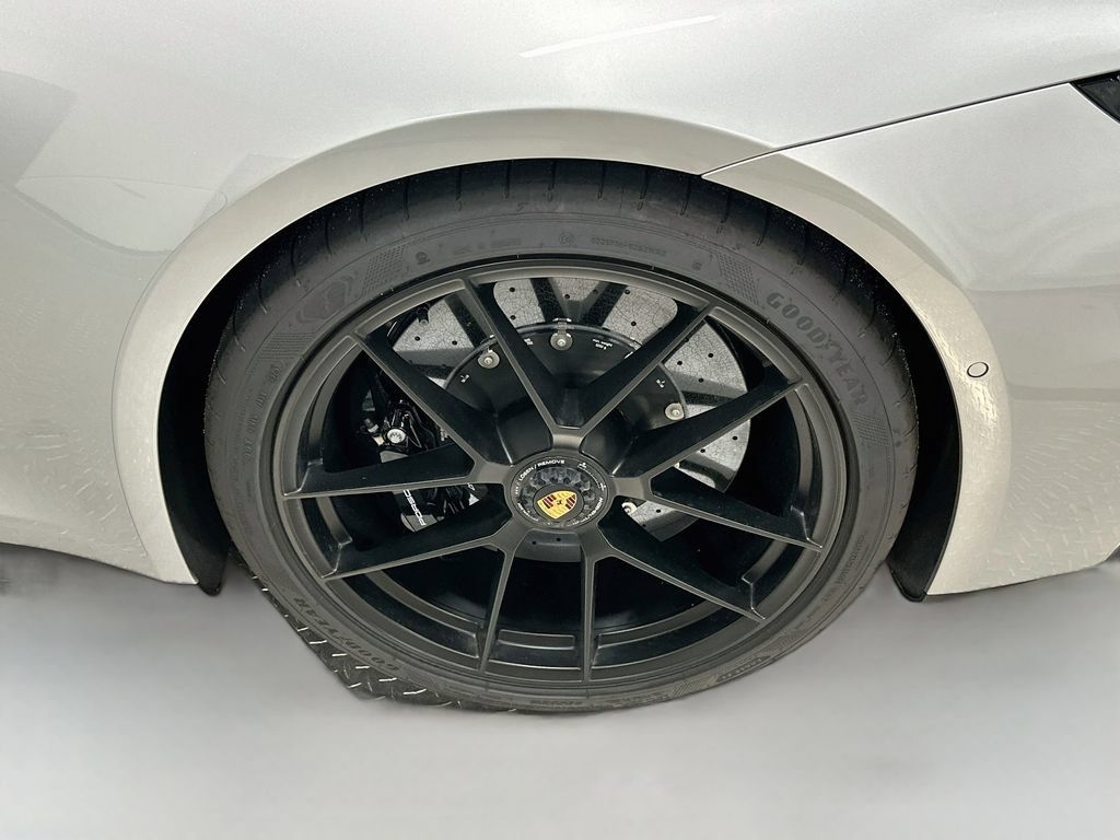 Certified 2026 Porsche 911 Carrera GTS RWD image 33