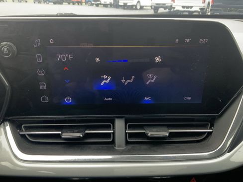 Used 2025 Chevrolet Trax LT image 39