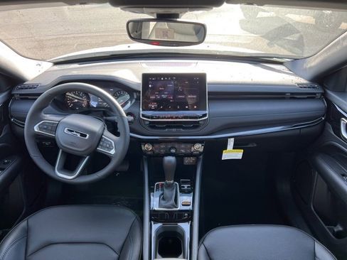 Used 2026 Jeep Compass Limited image 11