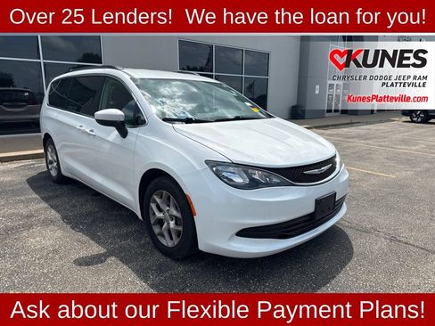 Used 2018 Chrysler Pacifica Touring w/ Tire & Wheel Group FWD image 2