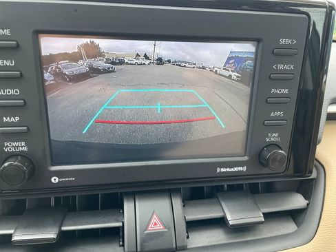 Used 2021 Toyota RAV4 XLE w/ Convenience Package AWD/4WD image 20