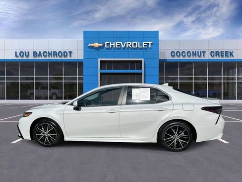 Used 2024 Toyota Camry SE FWD image 5