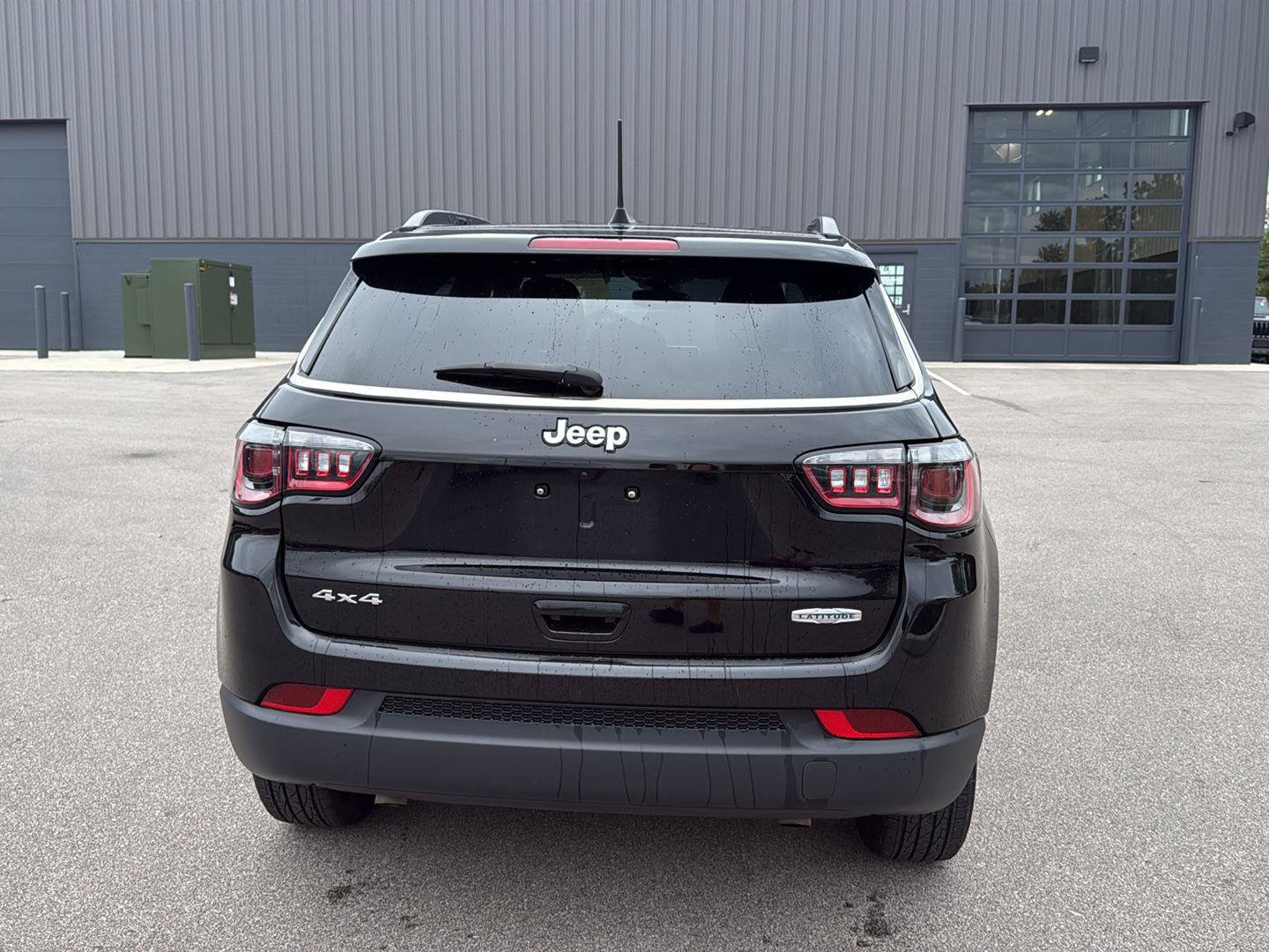 Used 2025 Jeep Compass Latitude AWD/4WD image 4