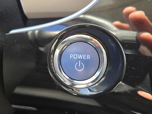 Used 2019 Toyota Prius XLE image 26