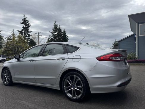 Used 2017 Ford Fusion SE w/ Equipment Group 601A image 6