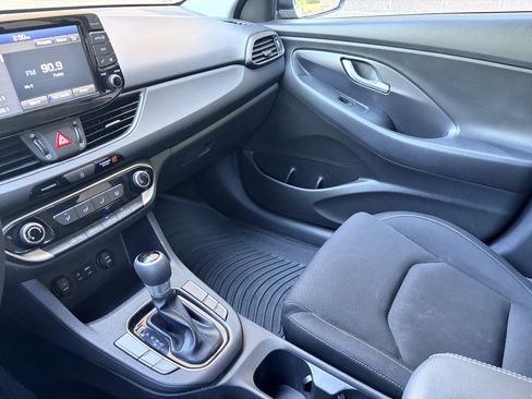 Used 2018 Hyundai Elantra GT FWD image 20
