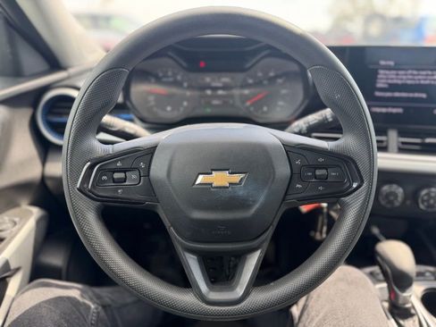 Used 2024 Chevrolet Trax LS w/ LS Convenience Package image 6