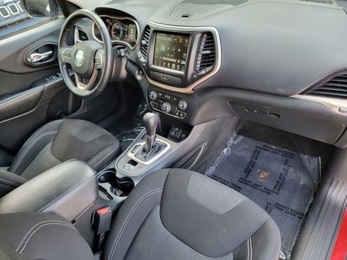 Used 2015 Jeep Cherokee Latitude w/ Comfort/Convenience Group FWD image 25