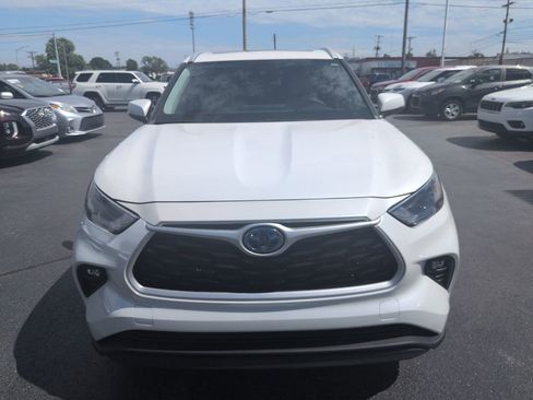 Used 2023 Toyota Highlander XLE AWD/4WD image 8