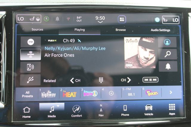 Used 2025 Chrysler Pacifica Limited FWD image 19