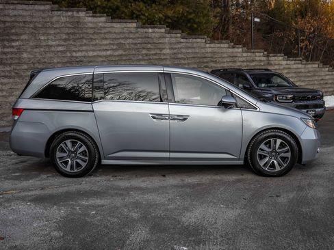 Used 2017 Honda Odyssey Touring image 4