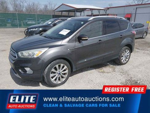 Used 2017 Ford Escape Titanium image 3