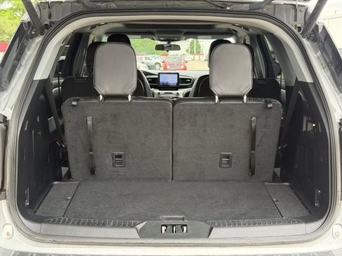 Used 2022 Ford Explorer XLT w/ Equipment Group 202A RWD image 33