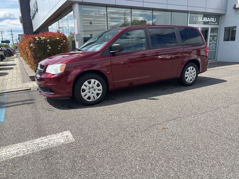 Used 2018 Dodge Grand Caravan SE w/ UConnect Hands-Free Group FWD image 4