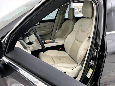 Certified 2023 Volvo XC60 B5 Ultimate w/ Climate Package image 34